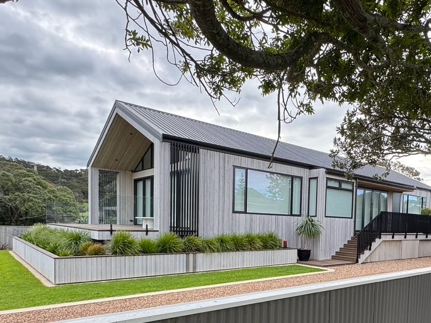 Waiheke coastal bach new build